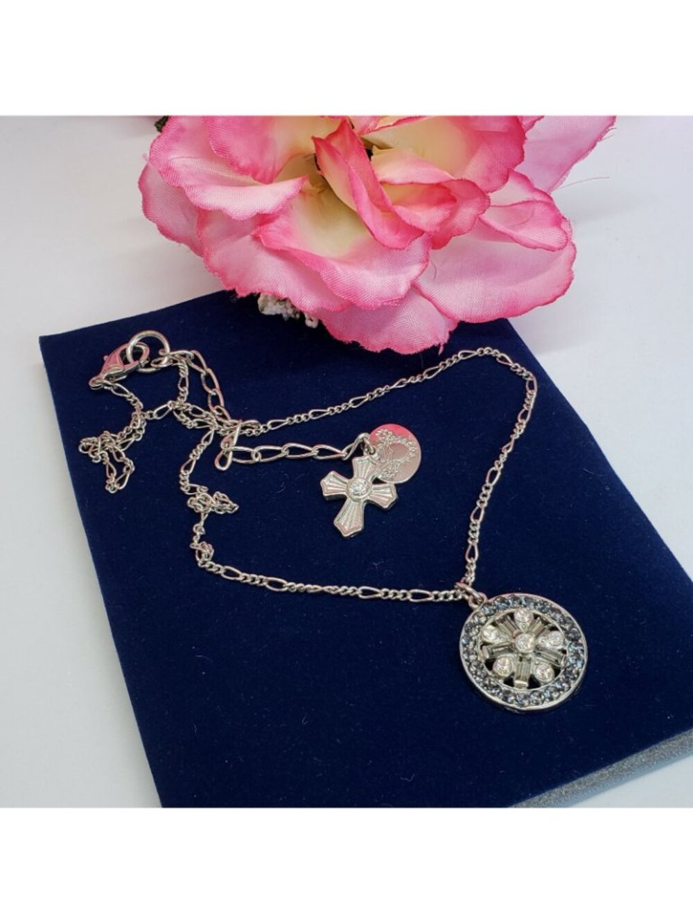 AVON Vintage Clear Gray Rhinestone Round Silver Tone Pendant Chain Necklace